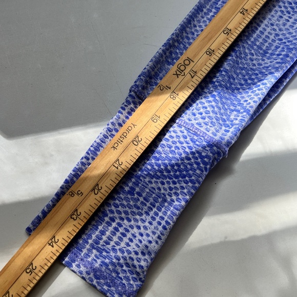 Kirkland Signature Women's  Athletic Activewear Top Blue Size Medium - Picture 9 of 12